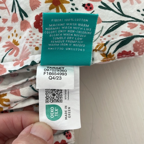 🌸 Pillowfort In the Garden Twin sheet set.  Like new. 🌸 - Picture 2 of 5